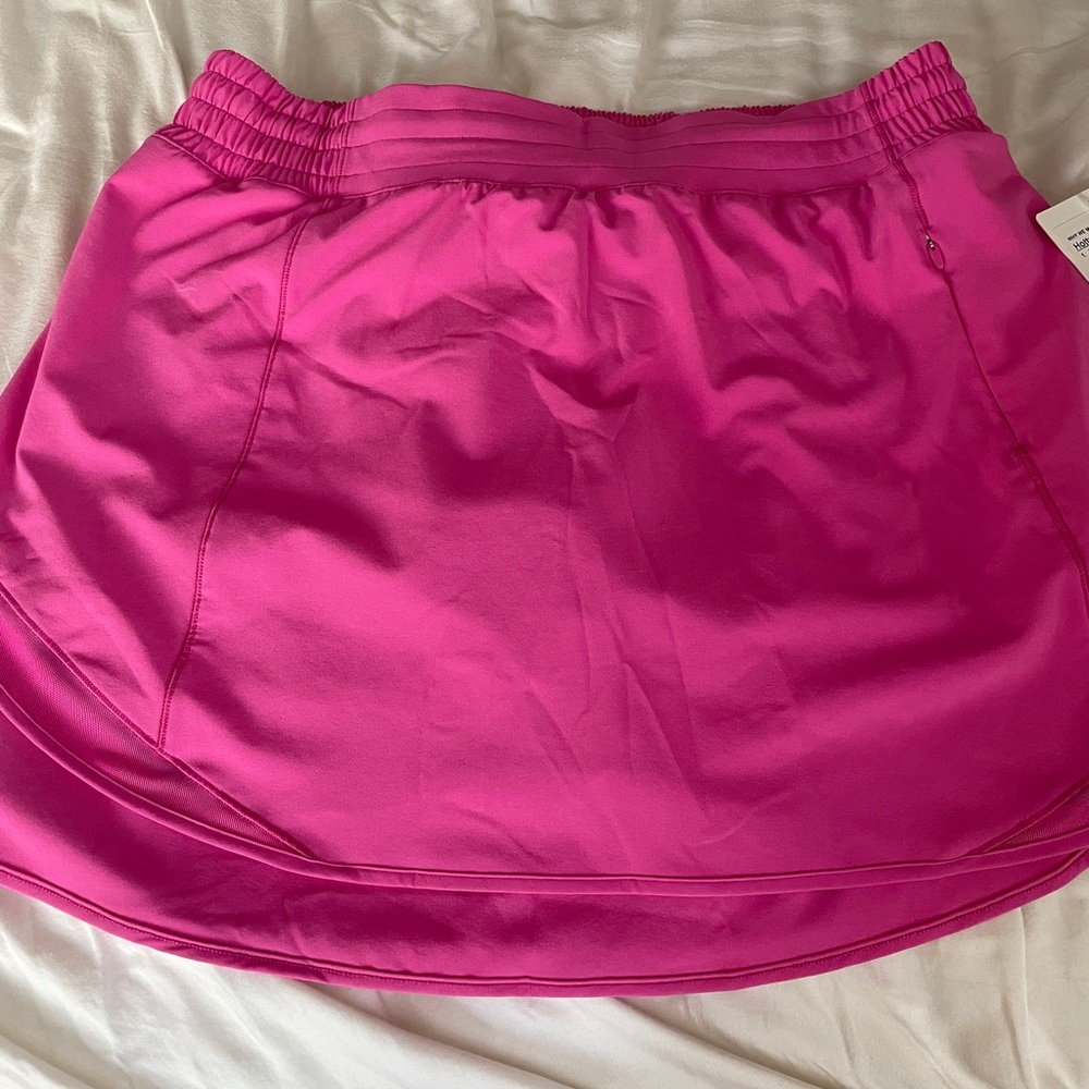 NWT Lululemon Hottie Hot HR  Fuchsia Mini Skirt size 10